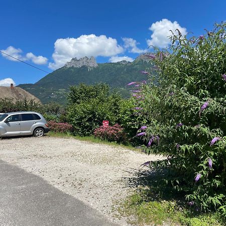 Rare 2 Bedroom With Private Beach On Lake Annecy 杜萨尔 外观 照片