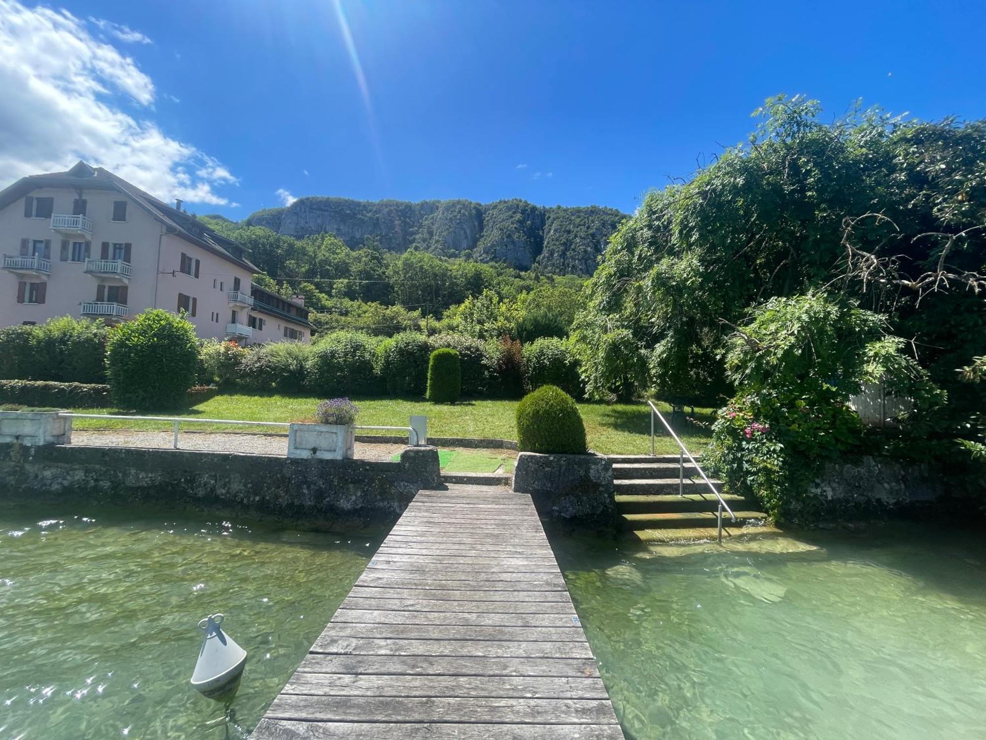 Rare 2 Bedroom With Private Beach On Lake Annecy 杜萨尔 外观 照片